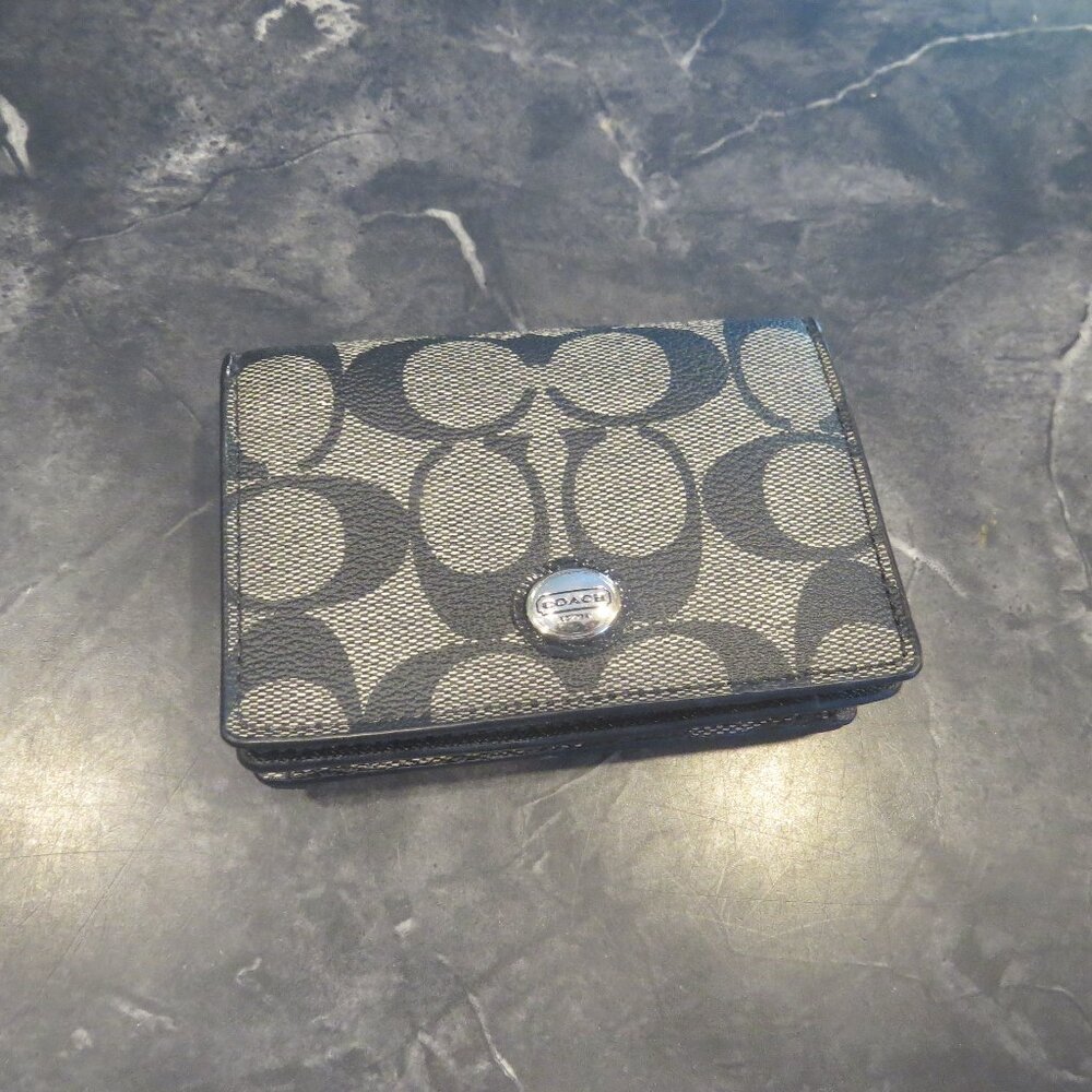Coach Black & Grey Signature Canvas Compact Wallet – NWT – 11.5 x 8 x 3 cm (B1)